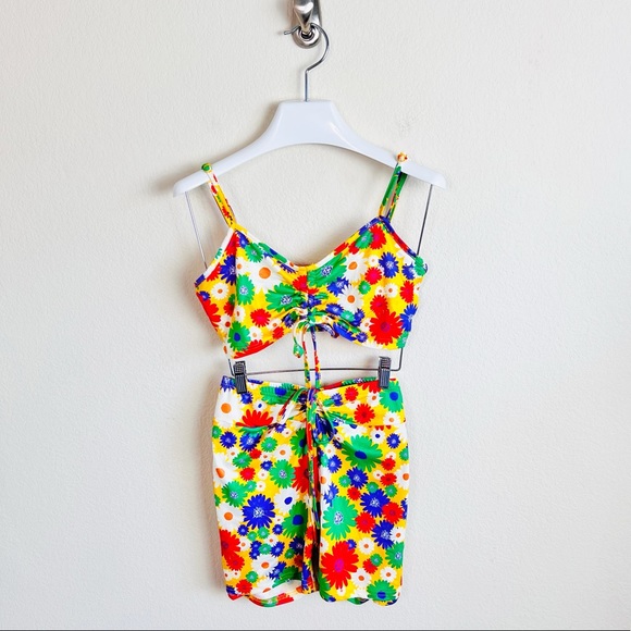 Bright Yellow & Purple 70s Floral Pattern Ruched Tank & Biker Shorts Set - Picture 1 of 6